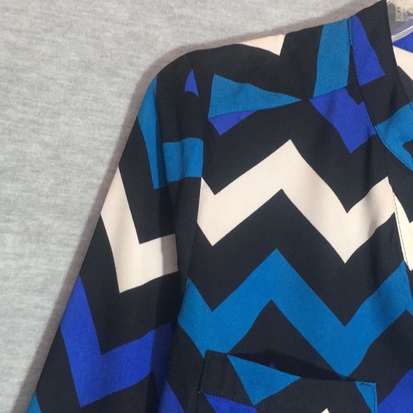 CHARLOTTE RUSSE Cool Bold Statement Chevron Print Long Sleeve 2 Pocket Top - Picture 8 of 15
